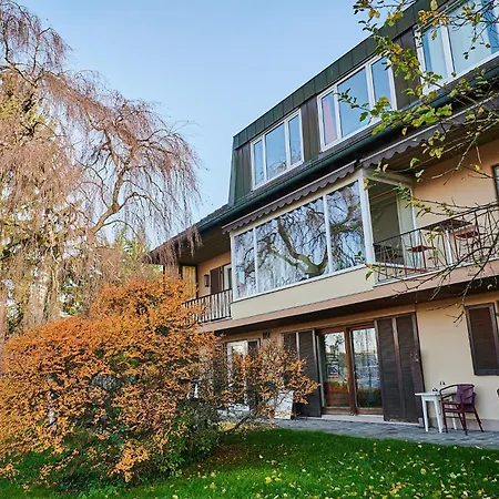 Zeitweisehaus Holiday home